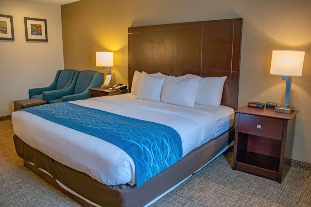 Comfort Inn Huntington Near University Room photo