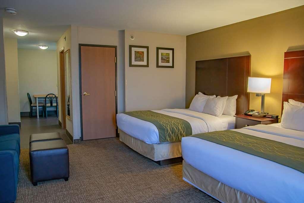 Comfort Inn Huntington Near University Room photo