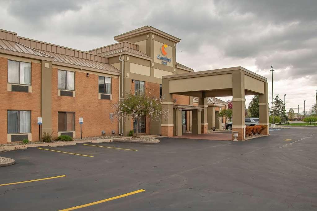 Comfort Inn Huntington Near University Exterior photo