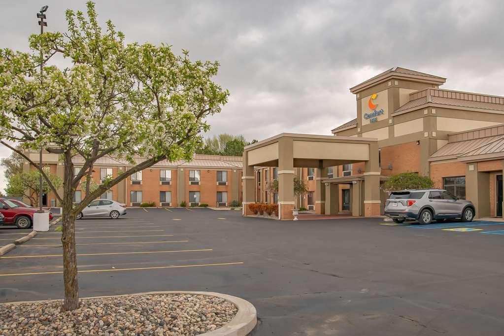 Comfort Inn Huntington Near University Exterior photo