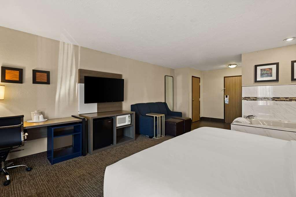 Comfort Inn Huntington Near University Room photo