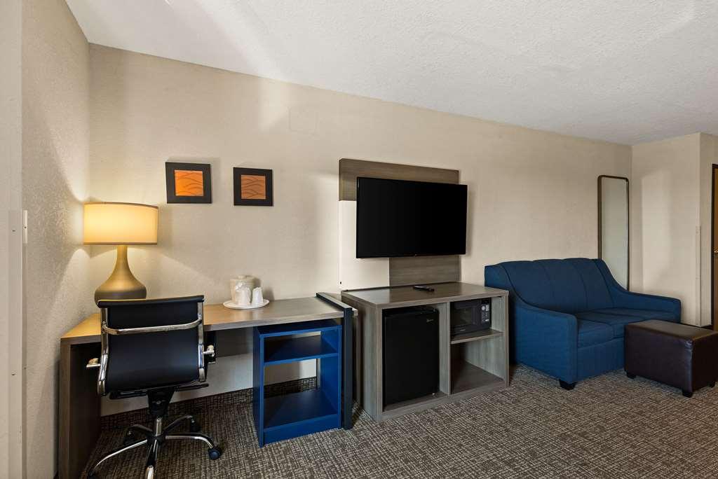 Comfort Inn Huntington Near University Room photo