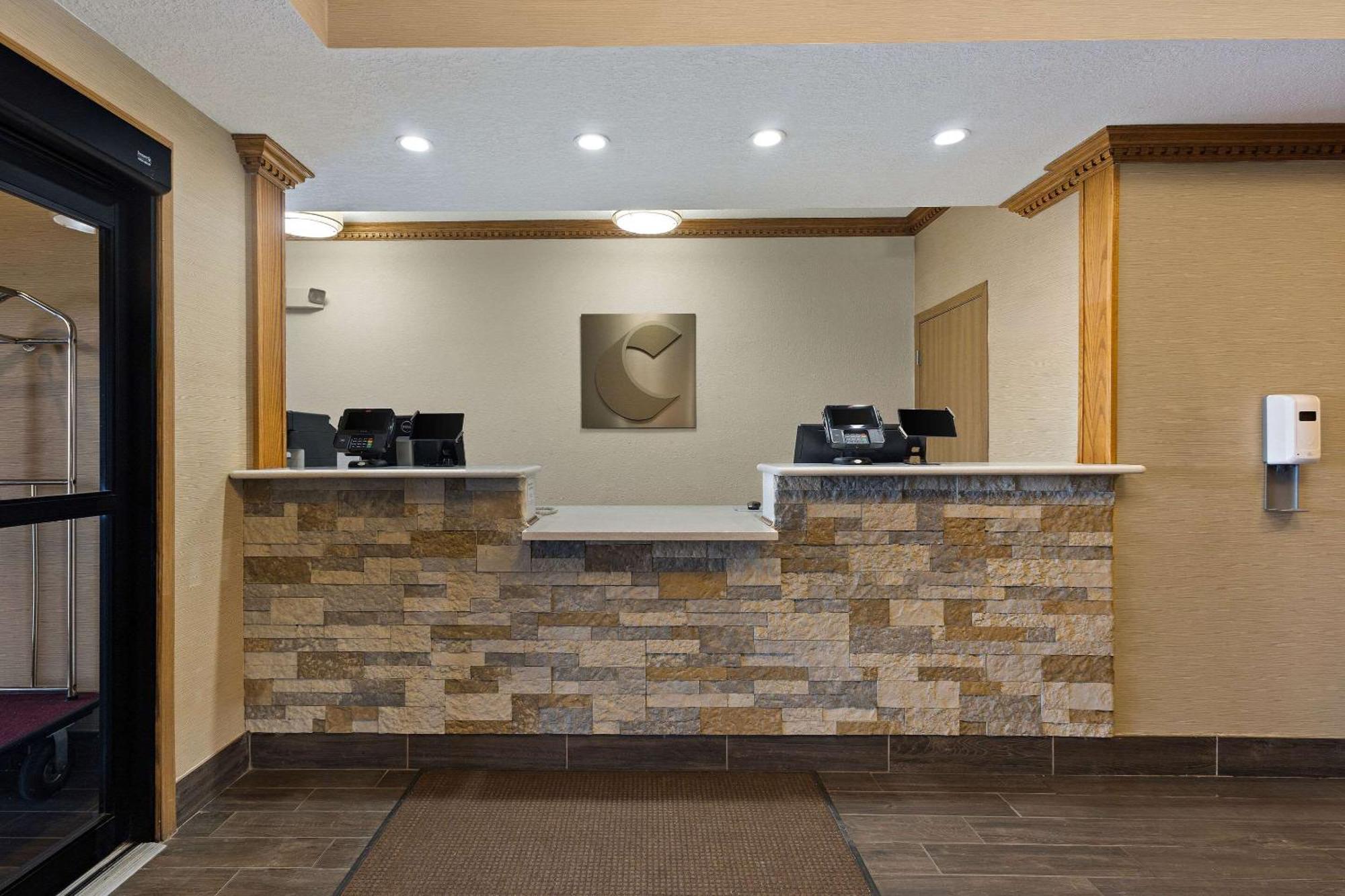 Comfort Inn Huntington Near University Exterior photo