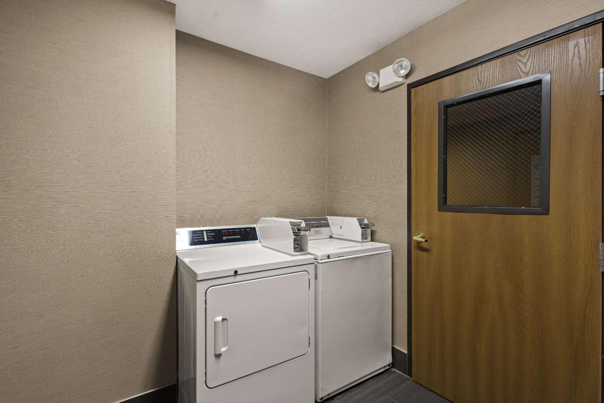 Comfort Inn Huntington Near University Exterior photo