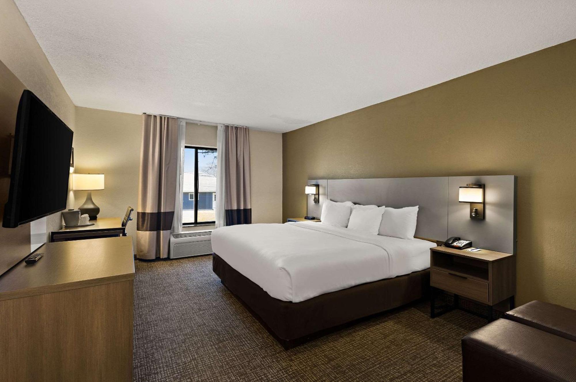 Comfort Inn Huntington Near University Exterior photo