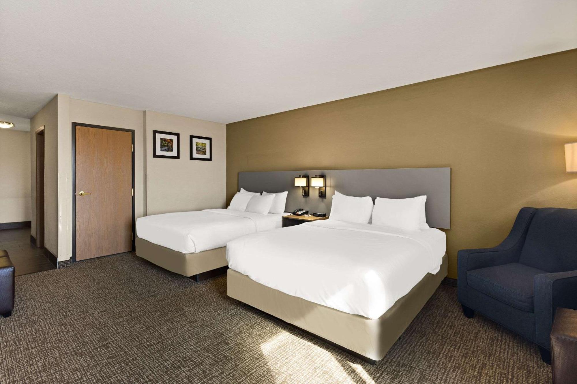 Comfort Inn Huntington Near University Exterior photo