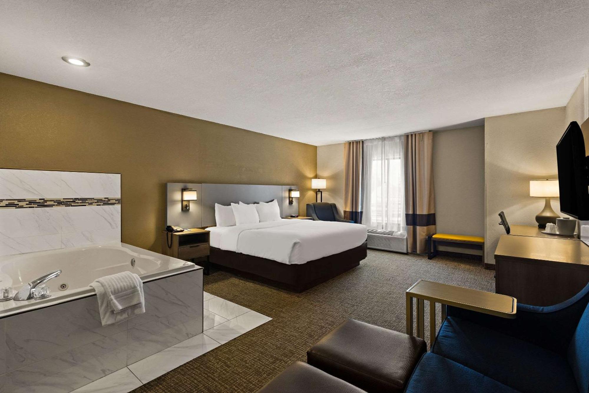 Comfort Inn Huntington Near University Exterior photo